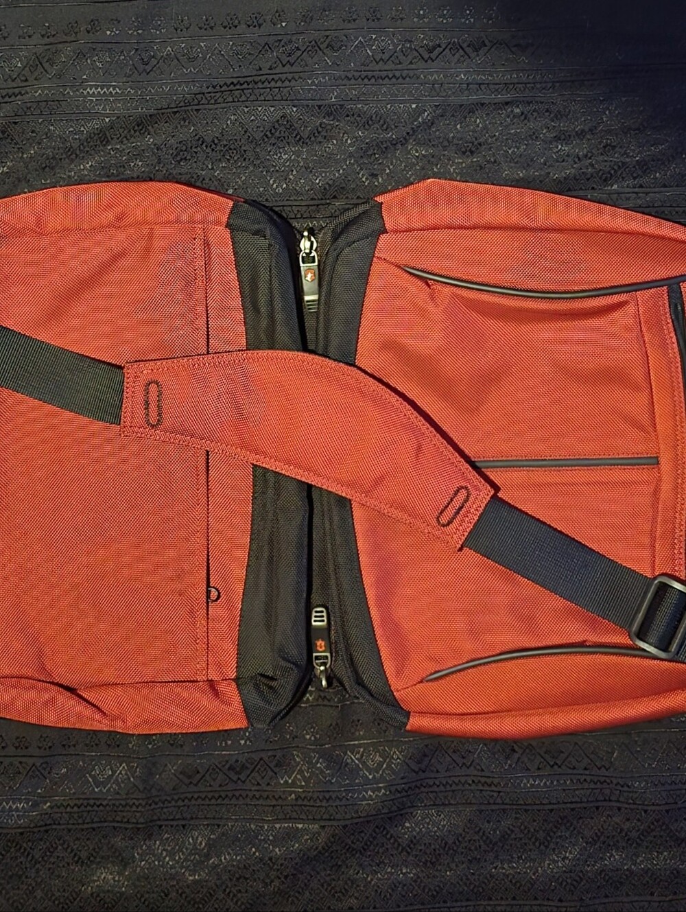 Victorinox Werks Deluxe Carry-on Travel Tote Bag. - Picture 3 of 9